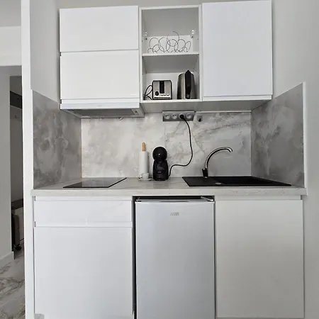 Cozy Seaside With Private Parking Apartman Nizza