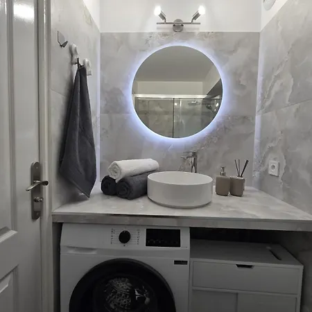 Apartman Cozy Seaside With Private Parking